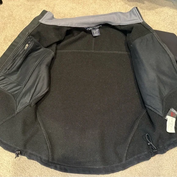 SOLD! Arc'teryx Gamma SV Polartec softshell Black and Gray Jacket sz Small - Picture 3 of 4